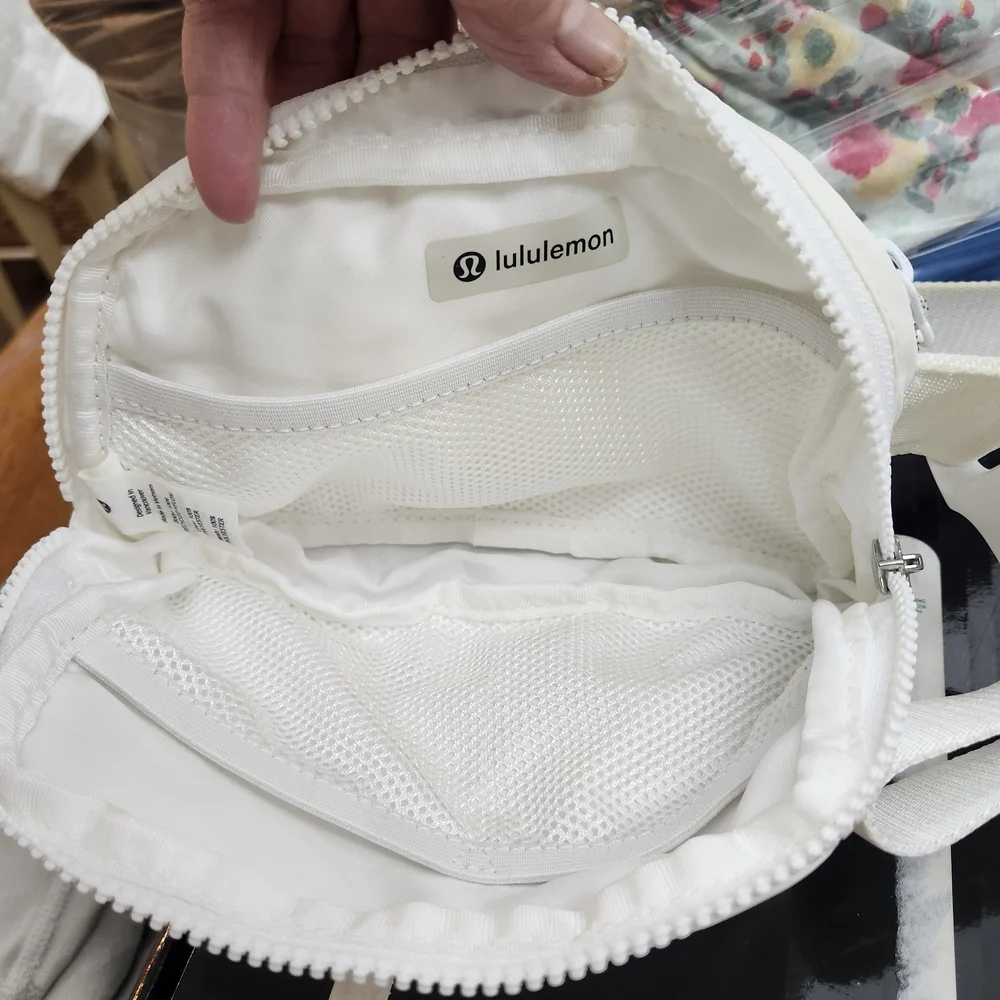 lululemon White Bag - Picture 6 of 7